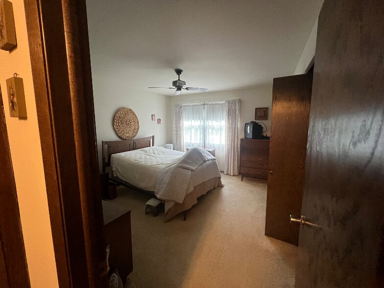 Building Photo - 243 Tyler Cir