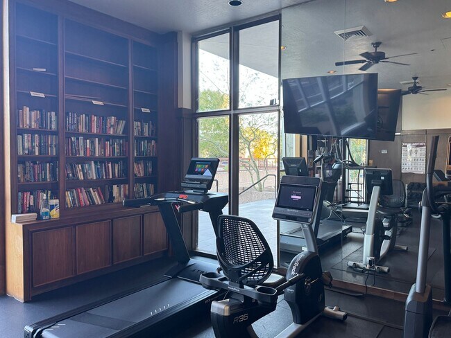 Building Photo - Luxury 2 Bedroom Condo Available at Regency House in Central Phoenix!