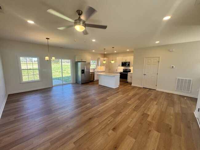 Building Photo - 204 Landmark Dr