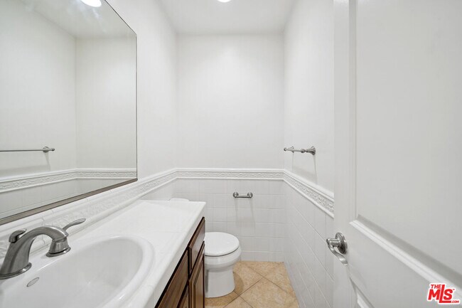 Building Photo - 133 N Swall Dr