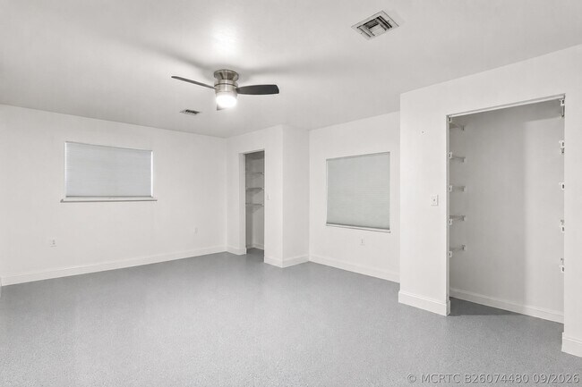 Building Photo - 502 NW Kilpatrick Ave