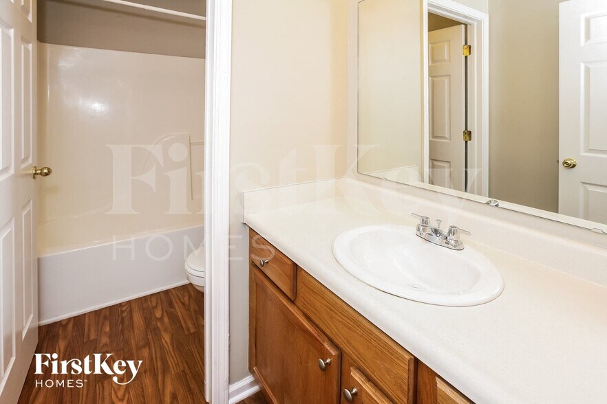 Building Photo - 2706 Bluestone Dr