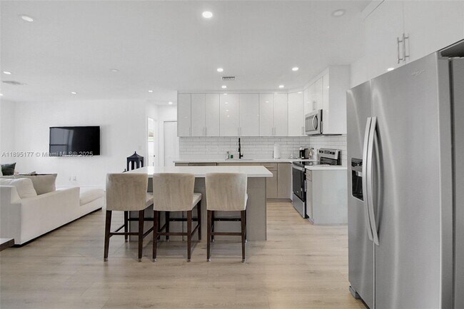 Building Photo - 18361 NE 20th Pl