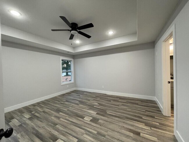 Building Photo - 135 Sky Dr