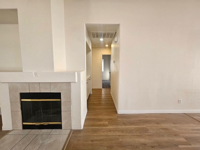 Building Photo - Charming Single-Story with Vaulted Ceilings Near Shopping & Freeways