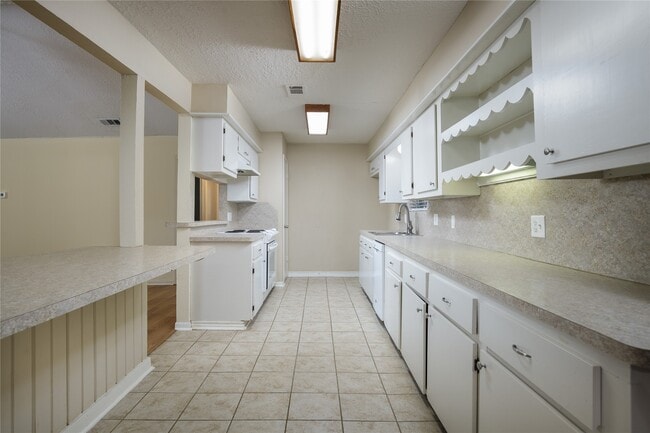 Building Photo - 13215 Lake Breeze Ln
