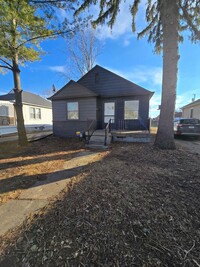 Building Photo - Beautiful Three Bedroom Single Family Home...