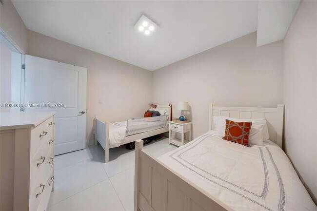 Building Photo - 400 Sunny Isles Blvd