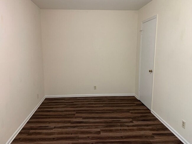 Building Photo - 4813