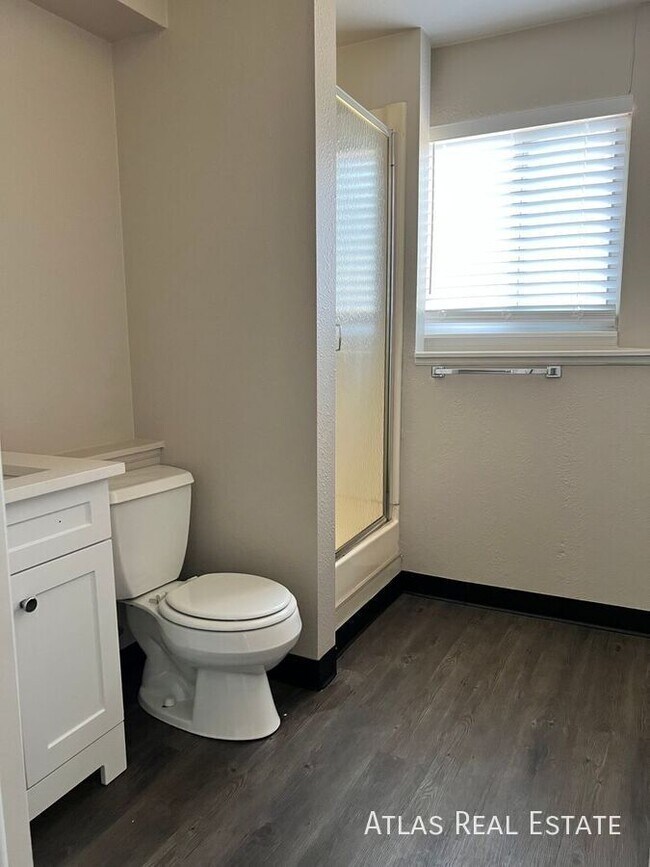 Building Photo - 11194 Forest Ave