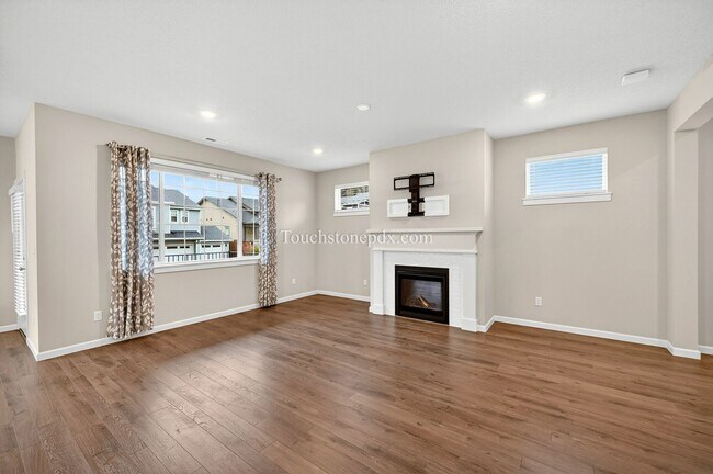 Building Photo - Modern 3BD | 2.5 BA Happy Valley Home On Corner Lot!