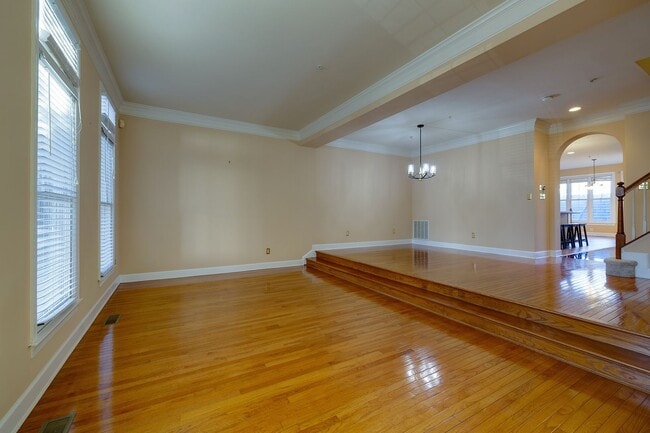 Building Photo - Luxury Townhome in the Heart of the Kentlands