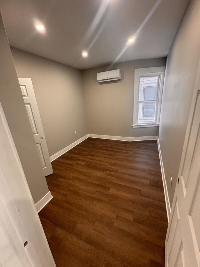 Building Photo - 442 Hudson Ave