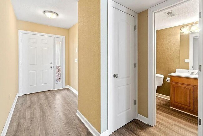 Building Photo - COMING SOON: Spacious 2-Bedroom Townhome w...