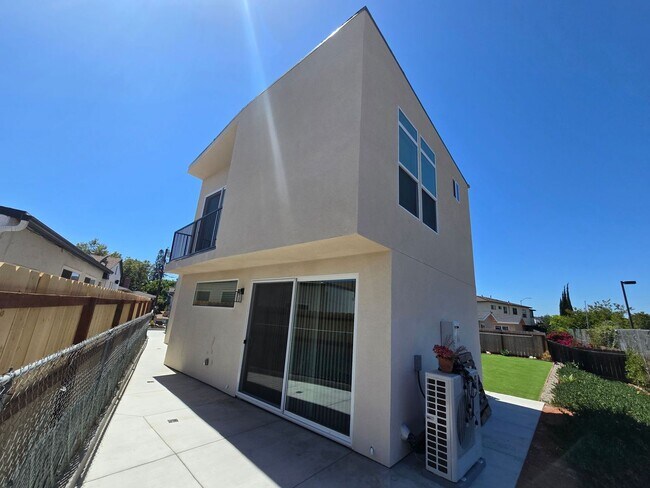 Building Photo - 4 Bed/ 2 Bath. Newly Built in 2023! (Lease...