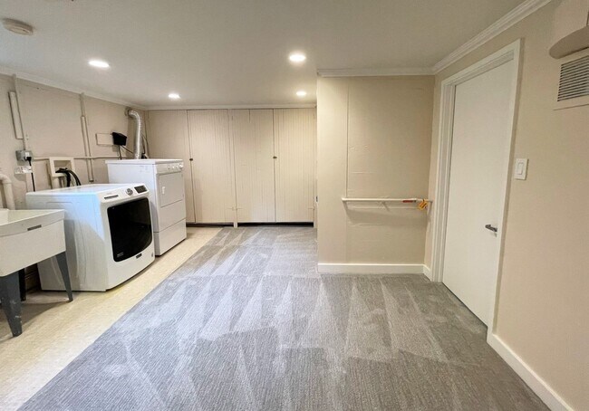 Building Photo - 4bd/2ba Seattle Home