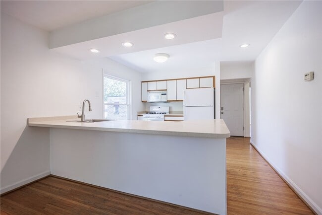 Building Photo - 257 Averill Ave