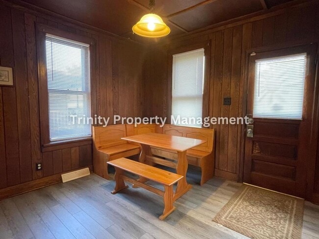 Building Photo - 609 Duff Ave