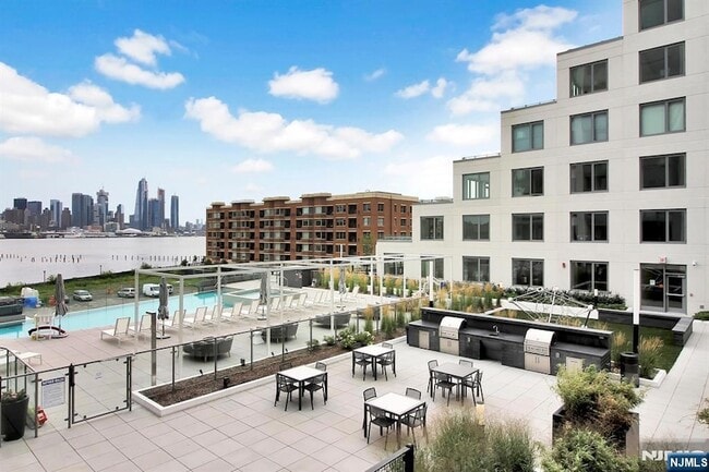 Building Photo - 9 Ave at Port Imperial