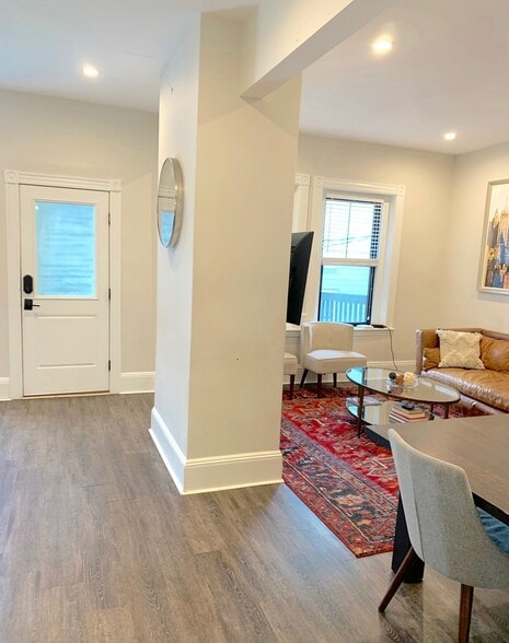 Building Photo - 1520 Tremont St