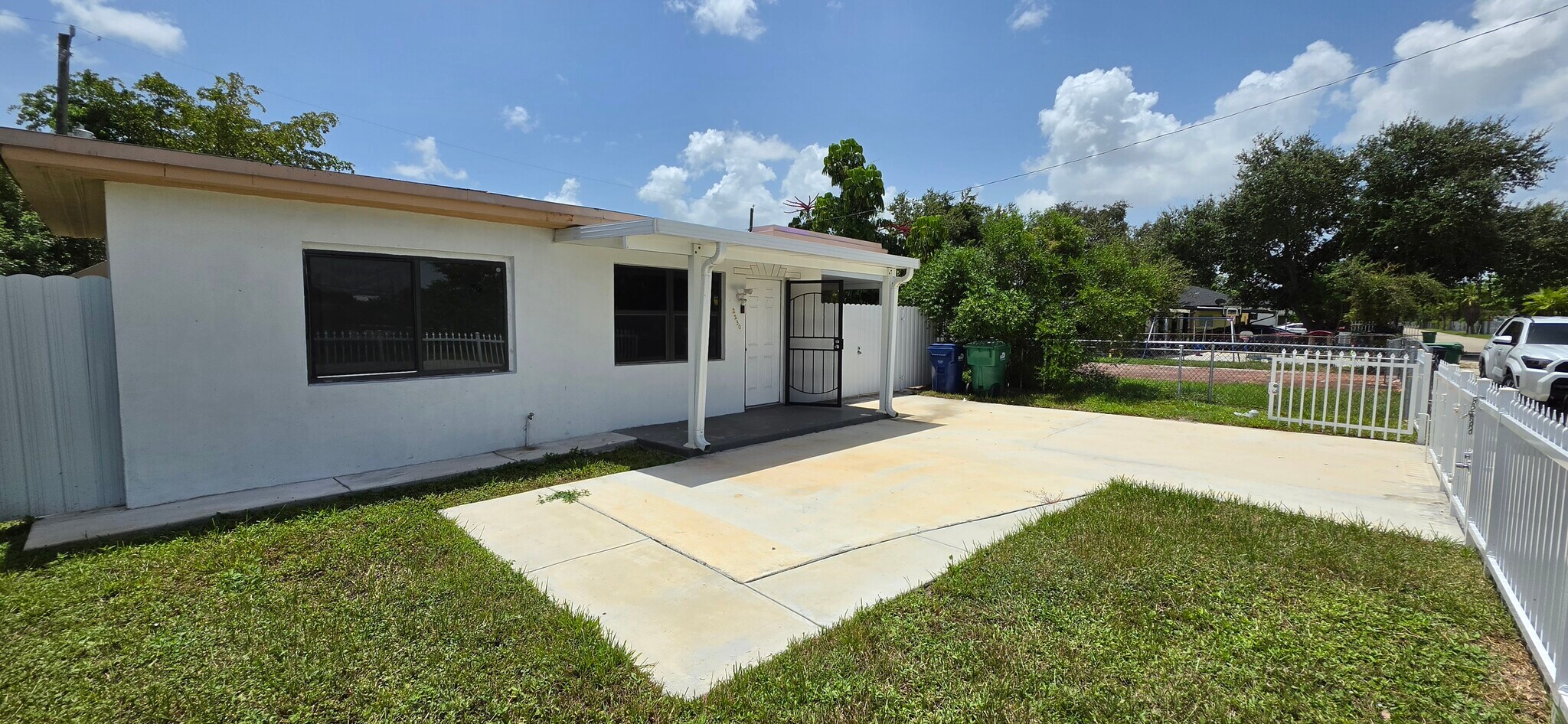 Building Photo - 2230 Service Rd