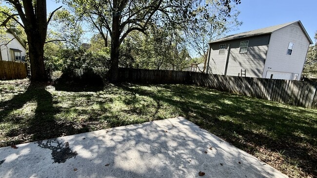 Building Photo - 2432 Yorkshire Dr SW