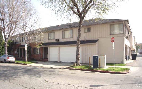 Building Photo - 9428-9430 Charleville Blvd