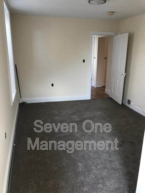 Building Photo - 5205 Ridge Ave