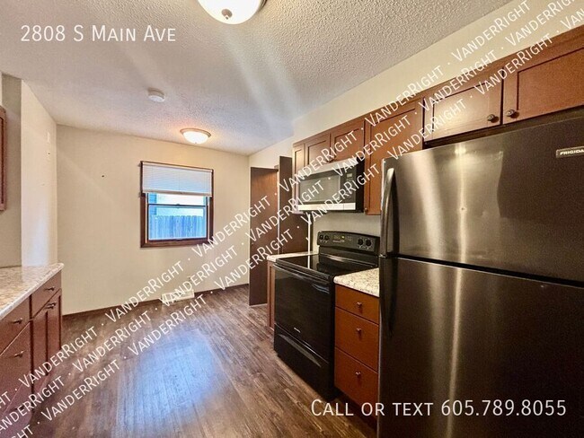 Building Photo - 2808 S Main Ave