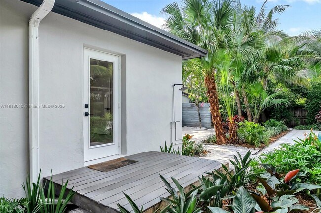 Building Photo - 863 NE 90th St