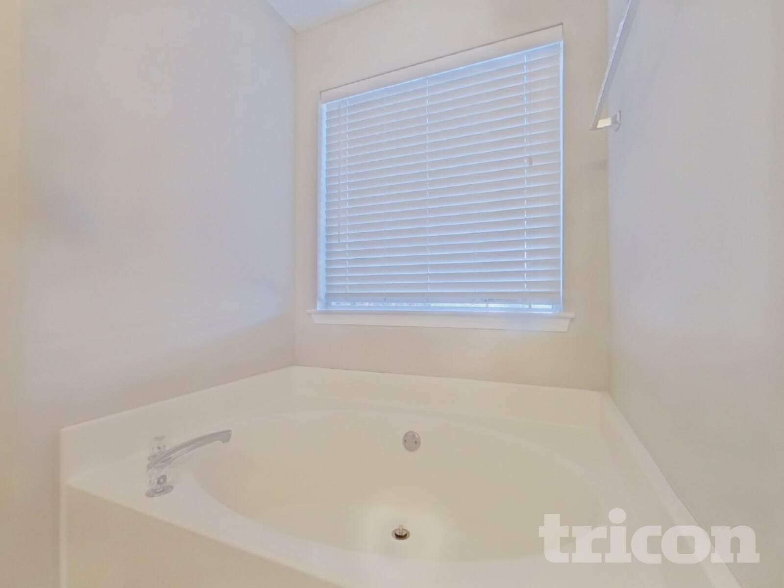 Building Photo - 6402 Hillview Ln