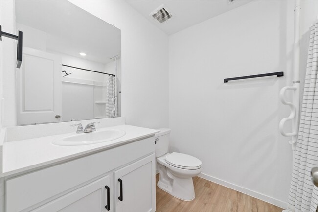 Building Photo - 17935 Becker Lndg Dr