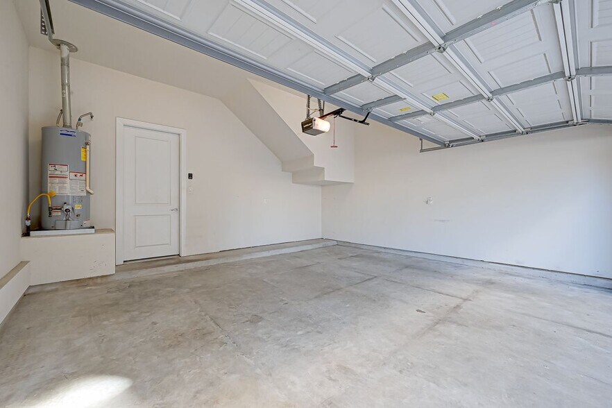 Building Photo - 36 N Hutcheson St