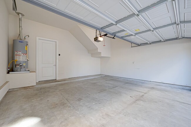 Building Photo - 36 N Hutcheson St