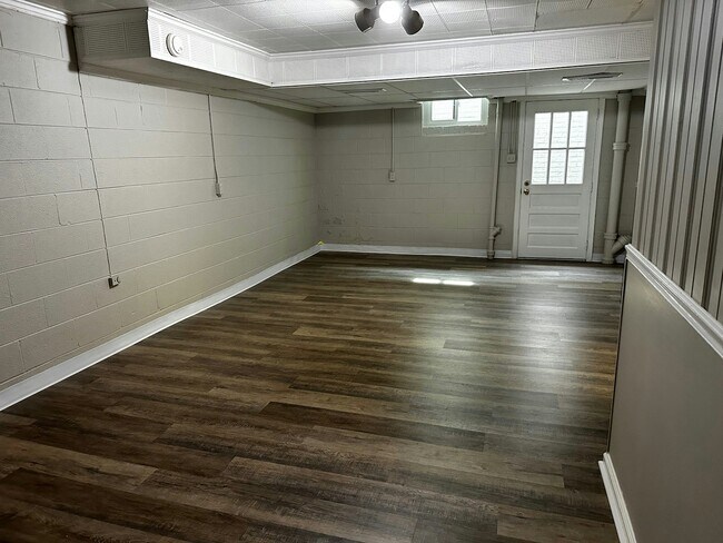 Building Photo - 2626 Monticello Dr