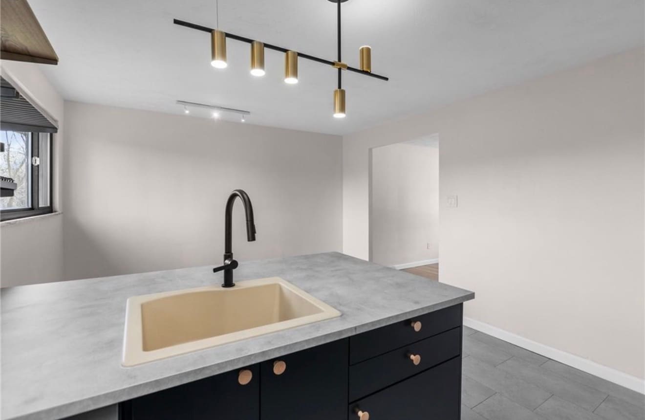 Building Photo - 548B Firethorne Dr