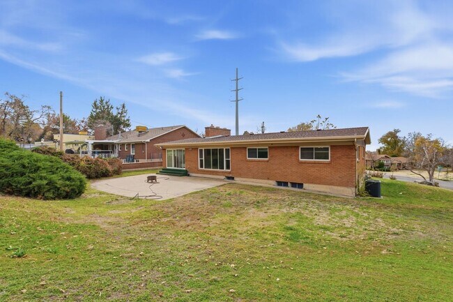 Building Photo - 4070 College Dr