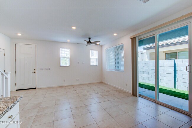 Building Photo - 9902 E Tamery Ave