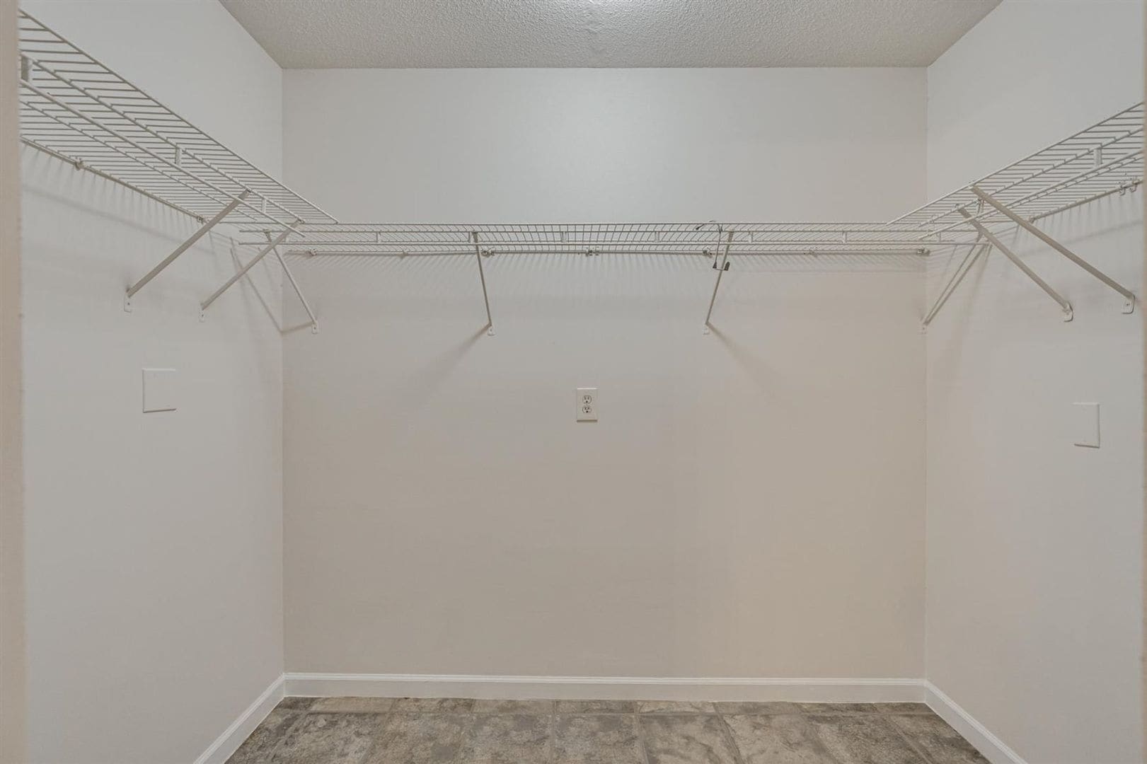 Building Photo - 4363 Montview Dr