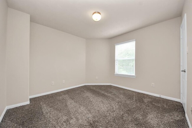 Building Photo - 122 Persimmon Dr