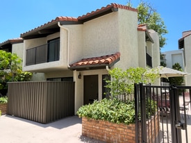 Building Photo - 999 San Pasqual St