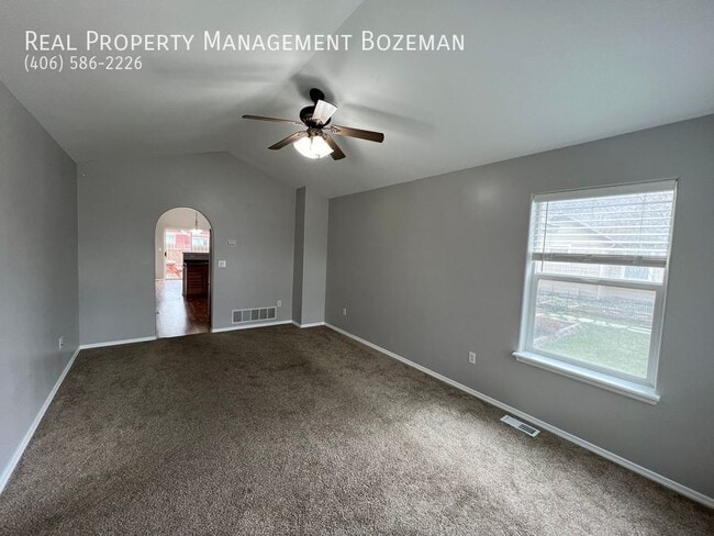 Building Photo - 452 Woodman Dr