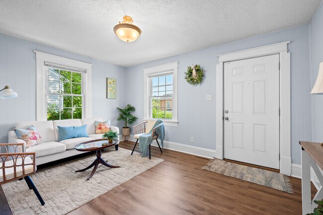 Building Photo - 403 Polk St