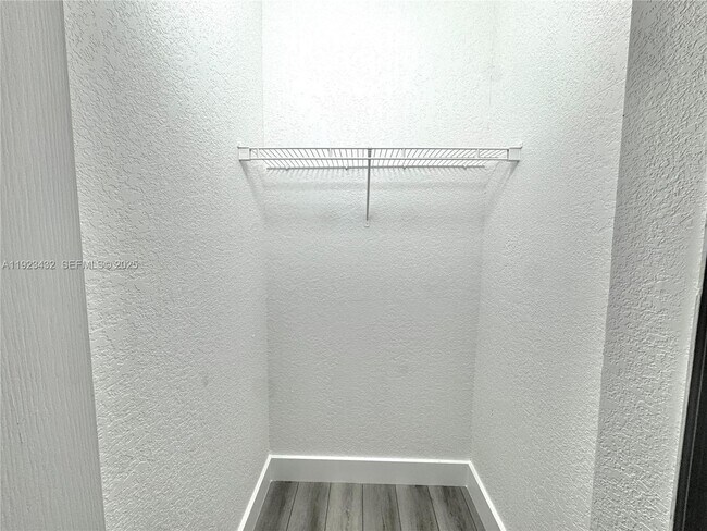 Building Photo - 120 Jacaranda Country Club Dr