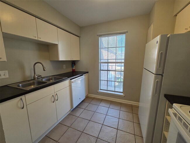 Building Photo - 217 Church St