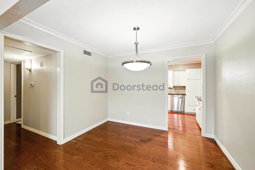 Building Photo - 6009 Sandhurst Ln