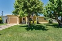 Building Photo - Centrally Located 3 Bedroom 1 Bath House
