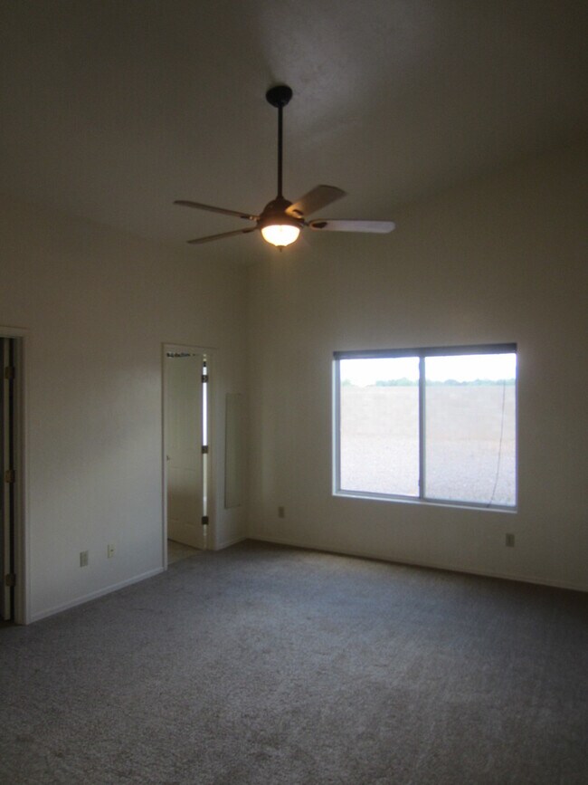Building Photo - Attractive & Spacious 3 Bedroom with Den or 4th Bedroom in Rita Ranch