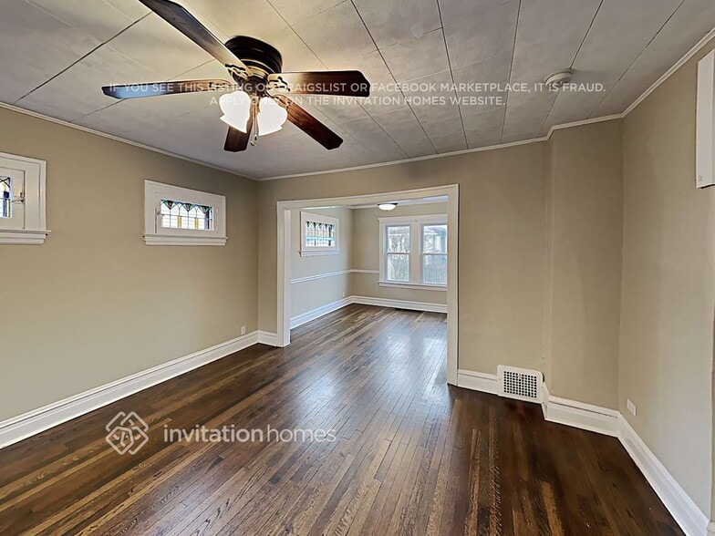 Building Photo - 862 Carpenter Ave