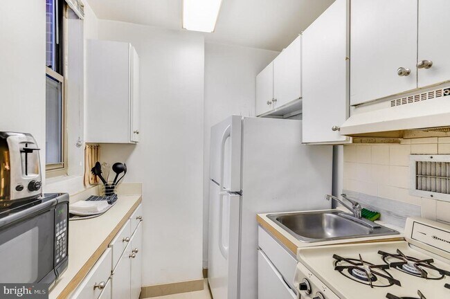 Building Photo - 1111 Arlington Blvd